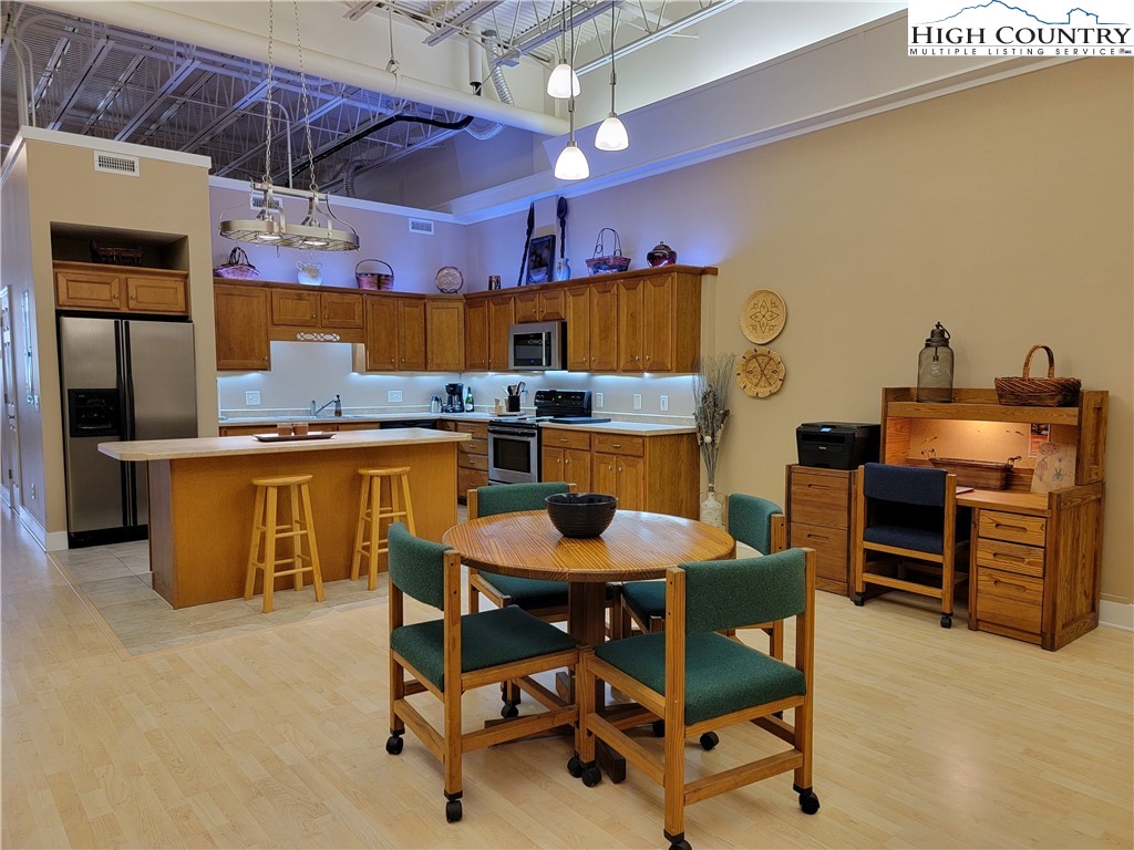 215 S Jefferson Avenue 102