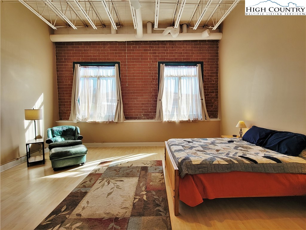 215 S Jefferson Avenue 102