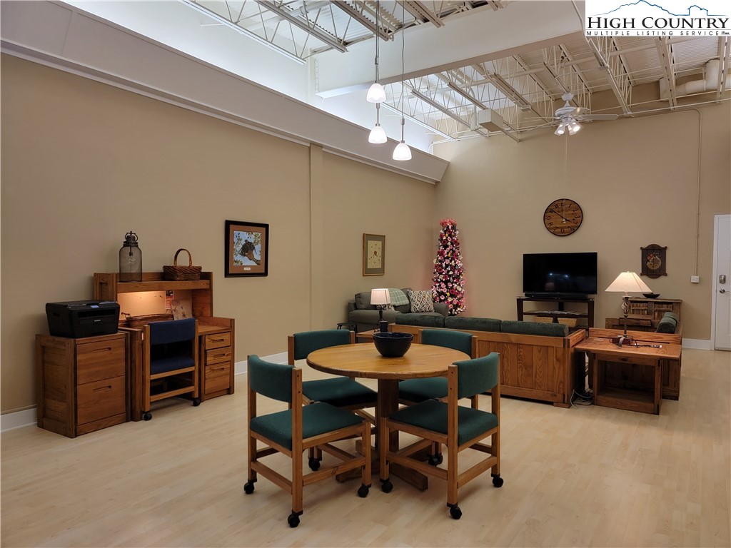 215 S Jefferson Avenue 102