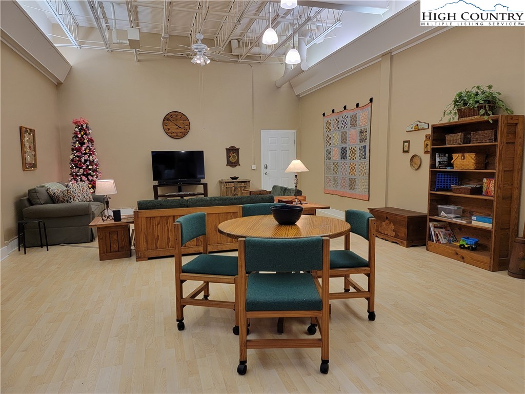 215 S Jefferson Avenue 102