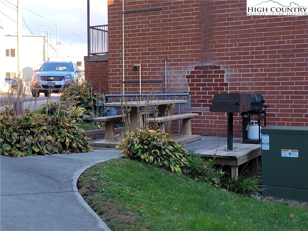 215 S Jefferson Avenue 102