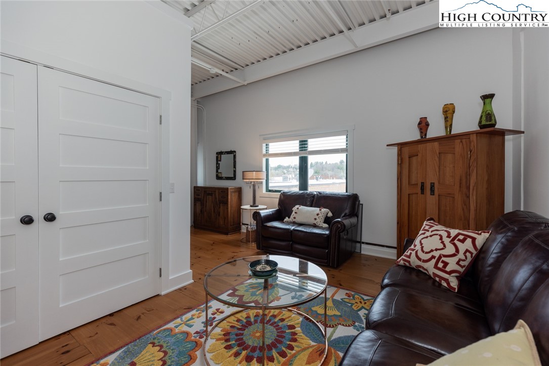 215 S Jefferson Avenue 212