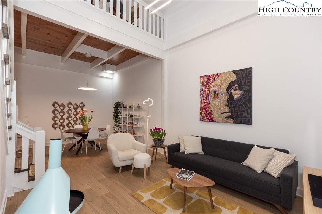 215 S Jefferson Avenue 212