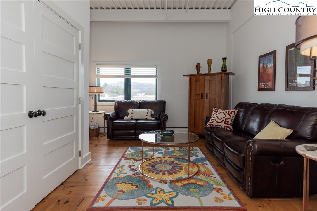 215 S Jefferson Avenue 212