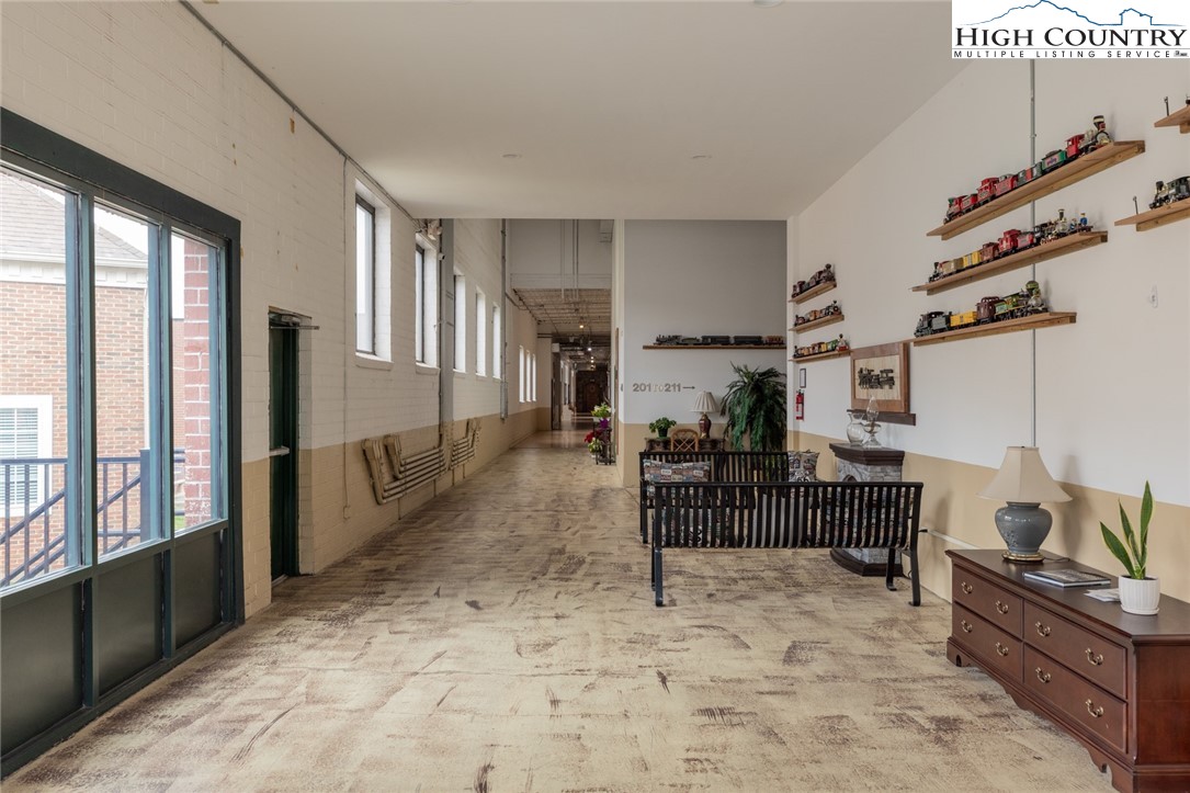 215 S Jefferson Avenue 212