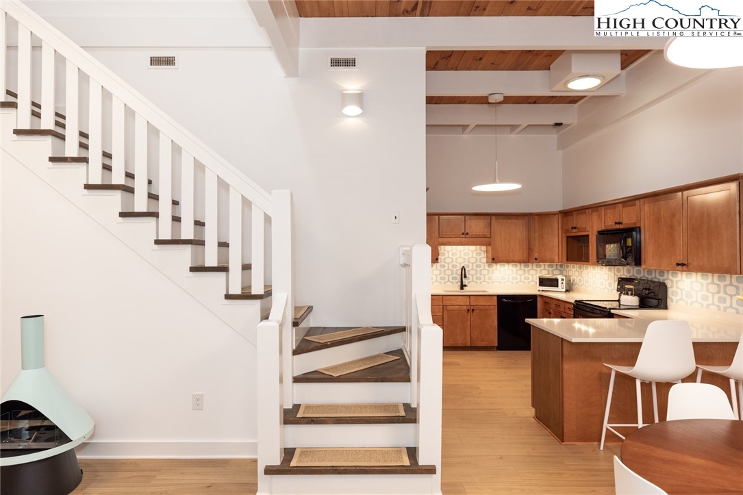 215 S Jefferson Avenue 212