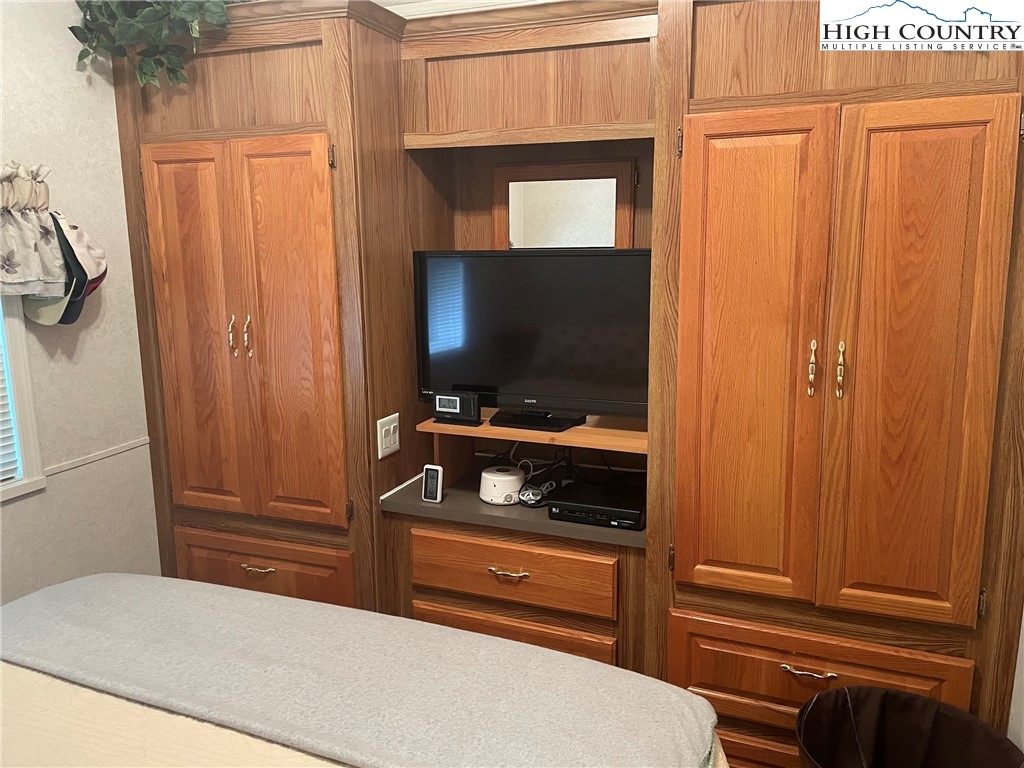 211 and 225 Finch Way