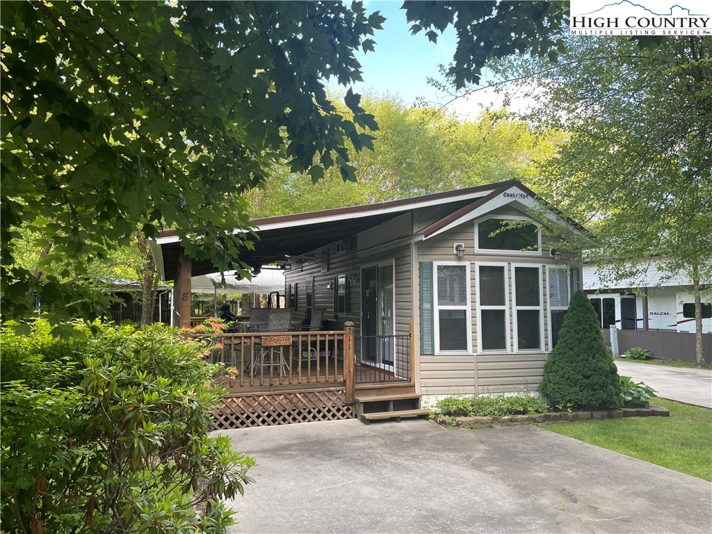 211 and 225 Finch Way