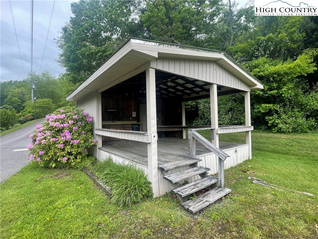 211 and 225 Finch Way