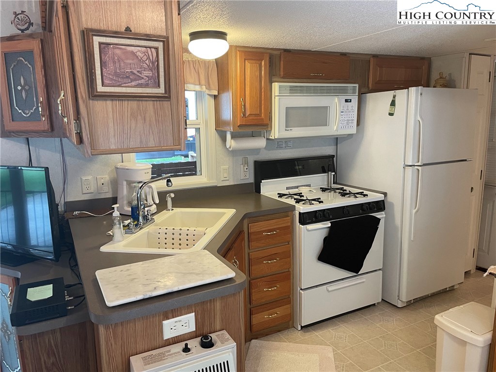 211 and 225 Finch Way