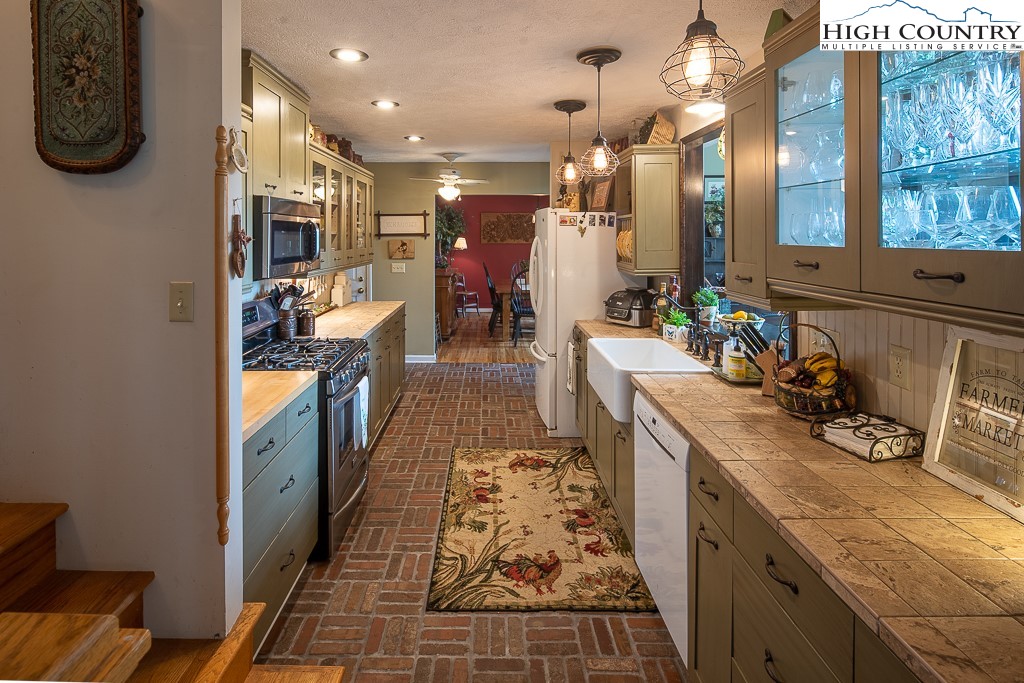 458 Fairway Ridge Drive