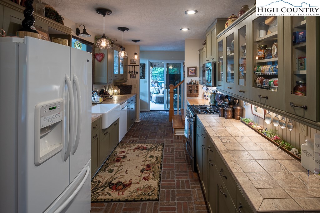 458 Fairway Ridge Drive