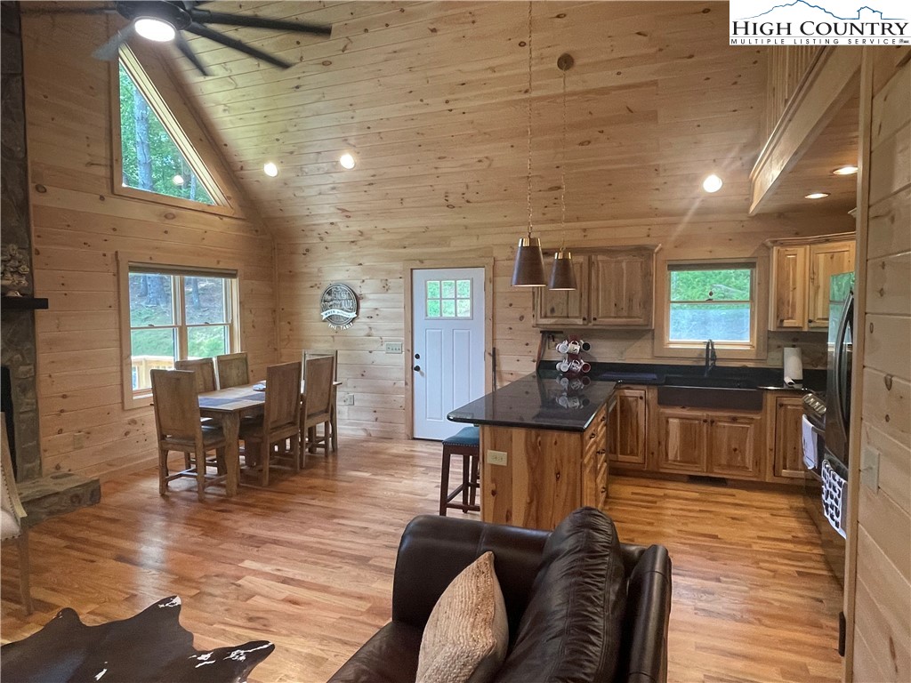 951 Woodland Shores Drive