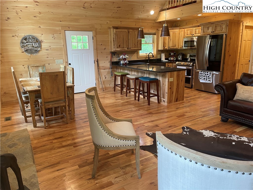 951 Woodland Shores Drive