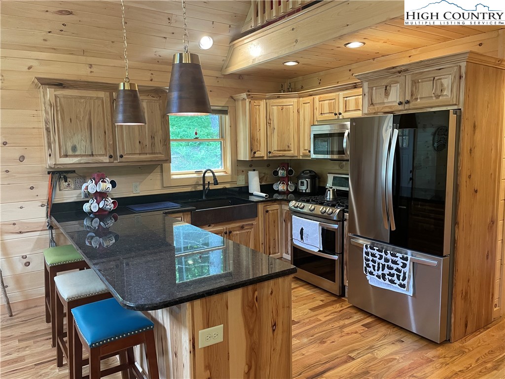 951 Woodland Shores Drive