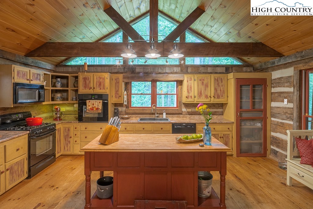 1404 Laurel Creek Ext Road