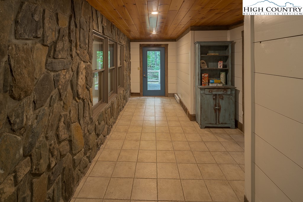 1404 Laurel Creek Ext Road