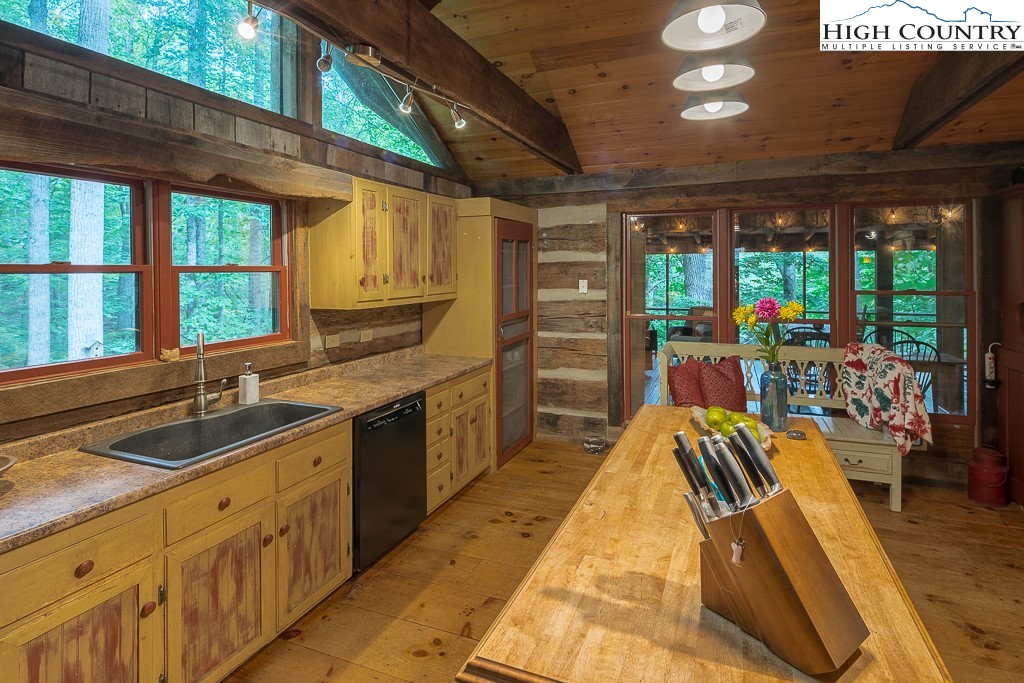 1404 Laurel Creek Ext Road