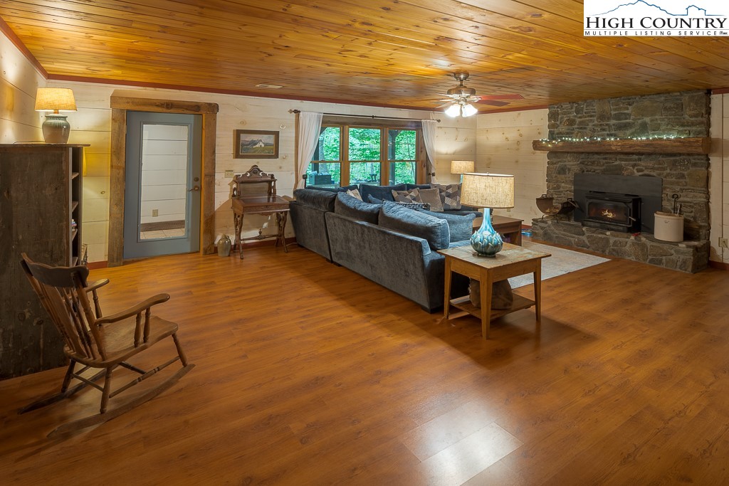 1404 Laurel Creek Ext Road