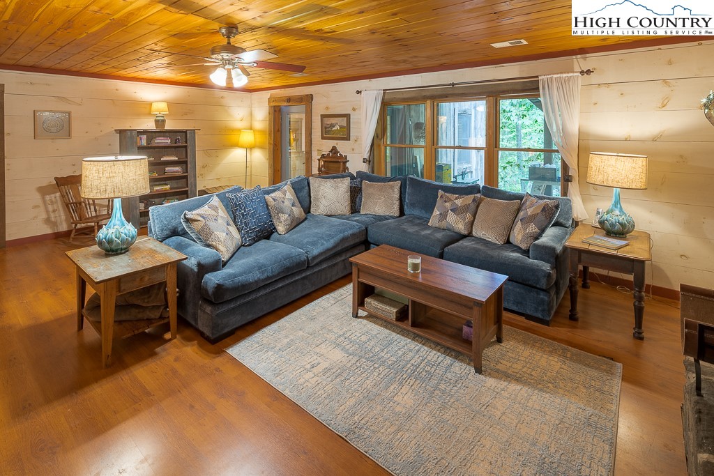 1404 Laurel Creek Ext Road