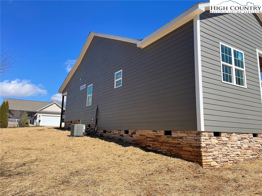 165 W Evergreen Drive