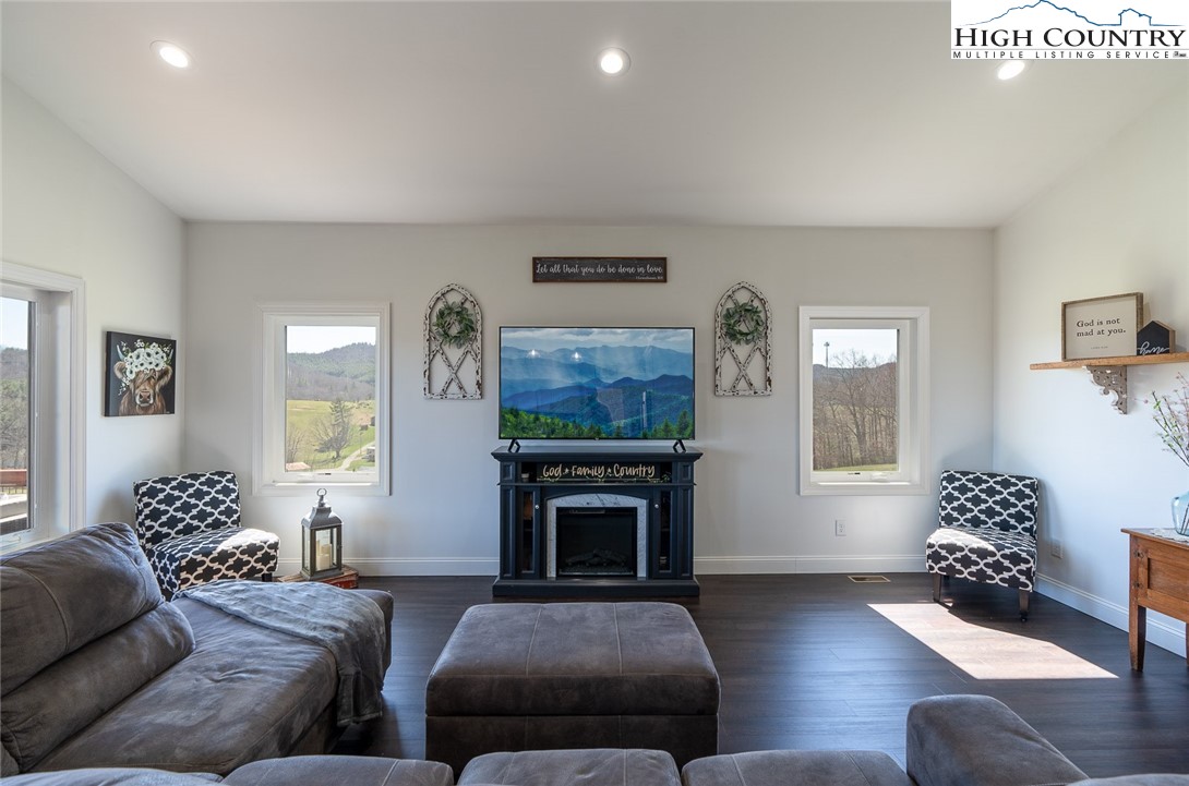 221 Raven Ridge Lane