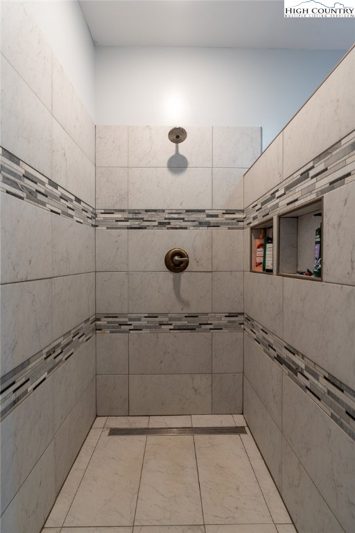 221 Raven Ridge Lane