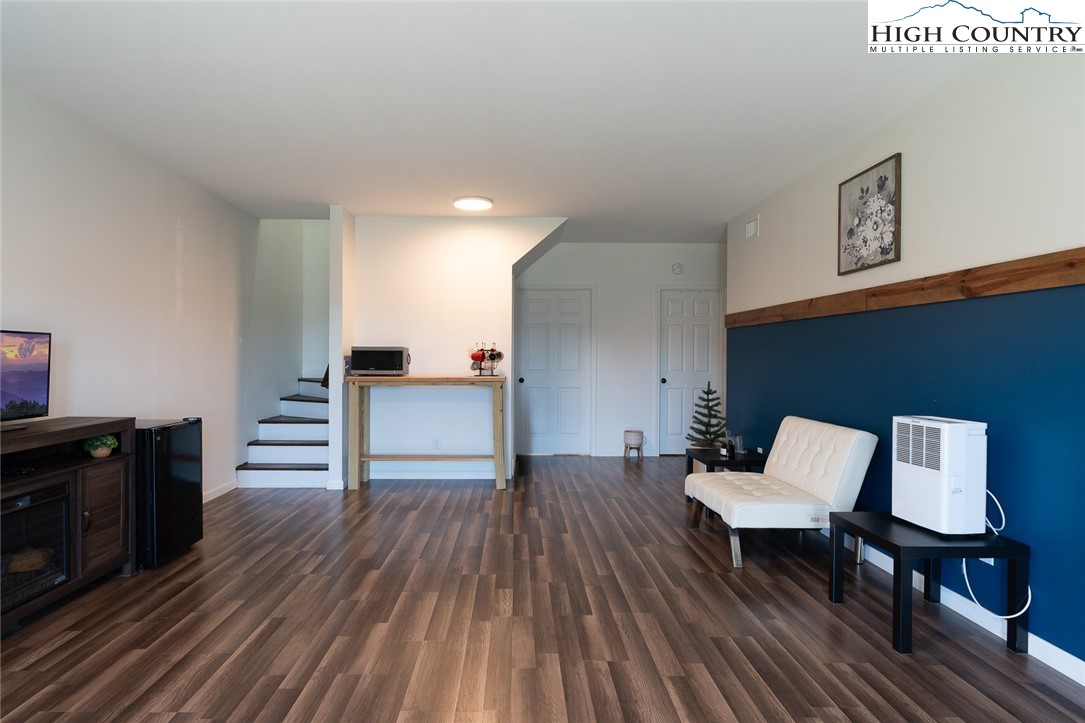 221 Raven Ridge Lane