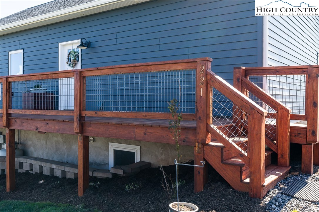 221 Raven Ridge Lane