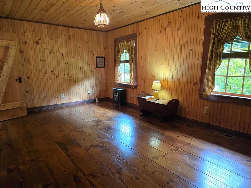 130 Lauren Glen Trail