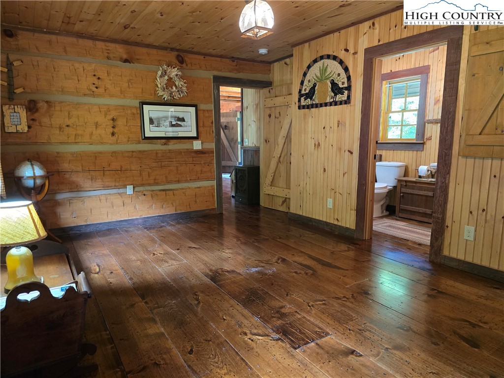 130 Lauren Glen Trail