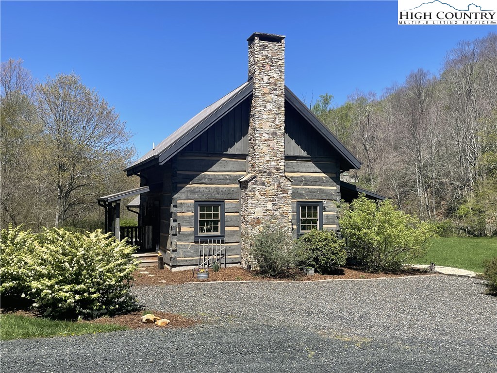 130 Lauren Glen Trail