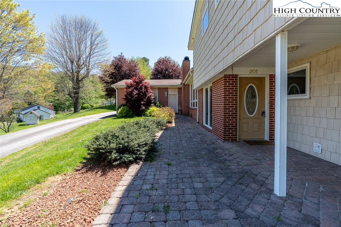 201 E Buck Mountain Road