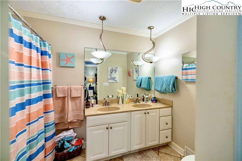 201 E Buck Mountain Road