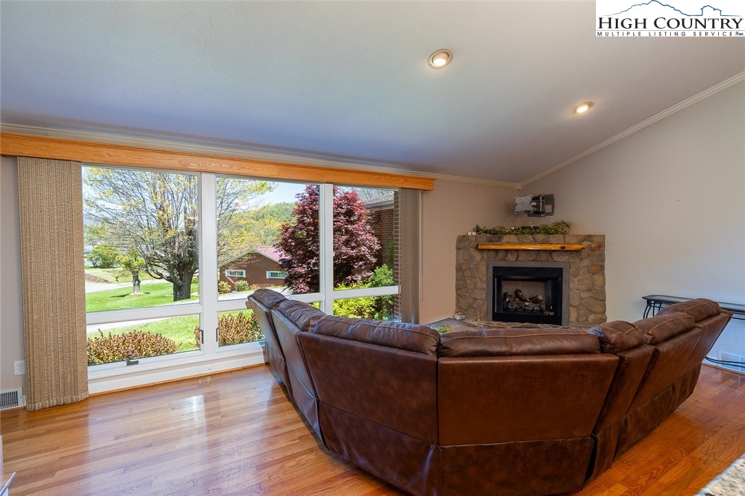 201 E Buck Mountain Road