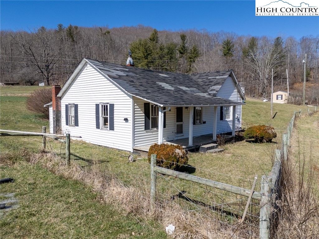 6776 & 6818 US Highway 221 S