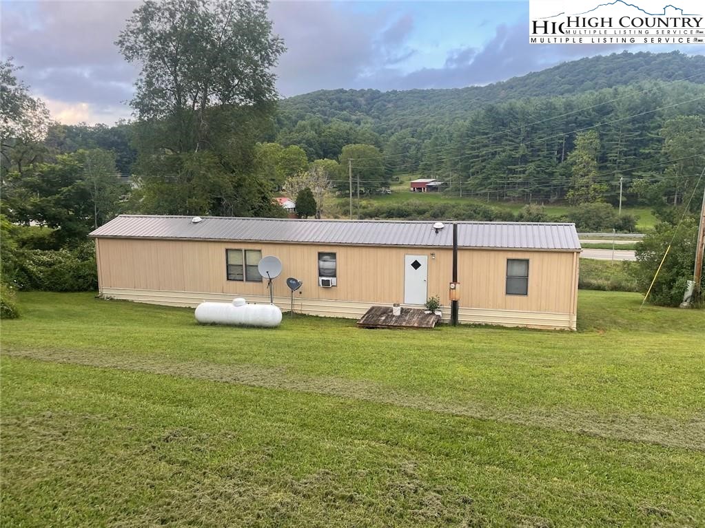 6776 & 6818 US Highway 221 S