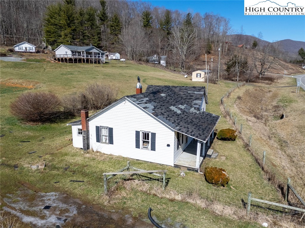 6776 & 6818 US Highway 221 S