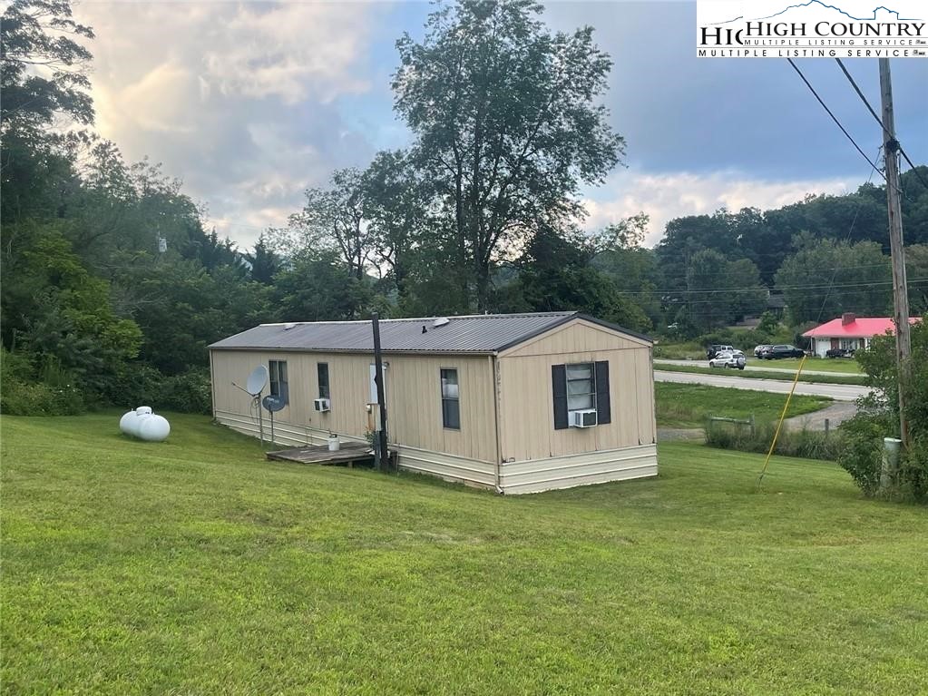 6776 & 6818 US Highway 221 S