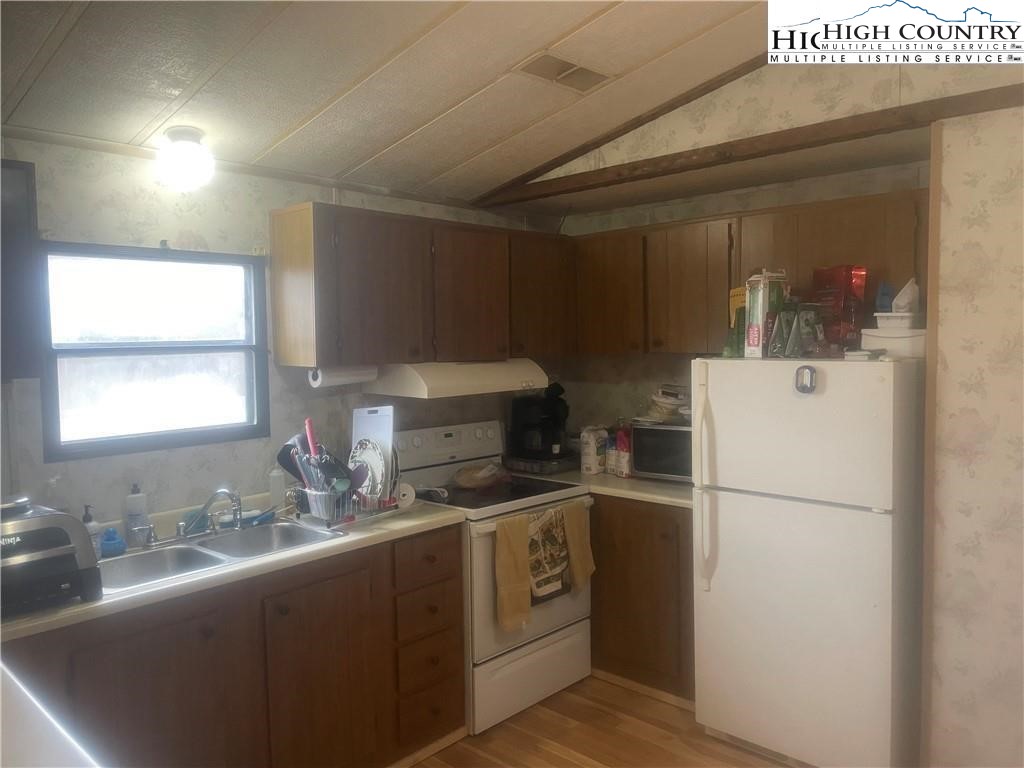 6776 & 6818 US Highway 221 S