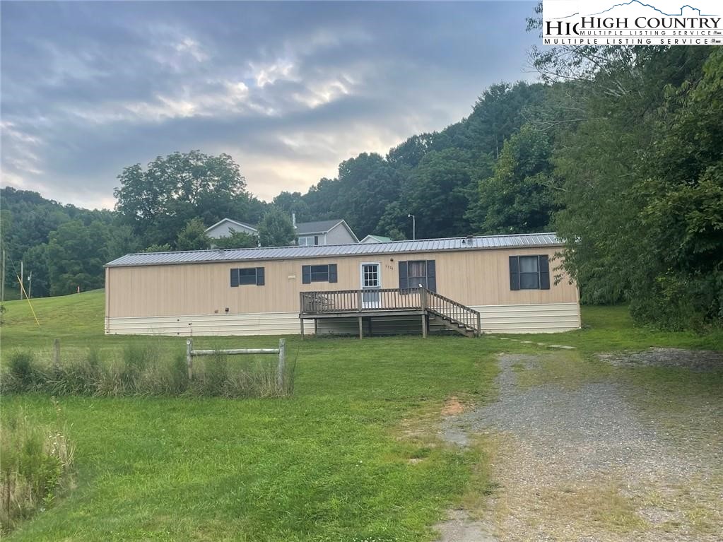 6776 & 6818 US Highway 221 S