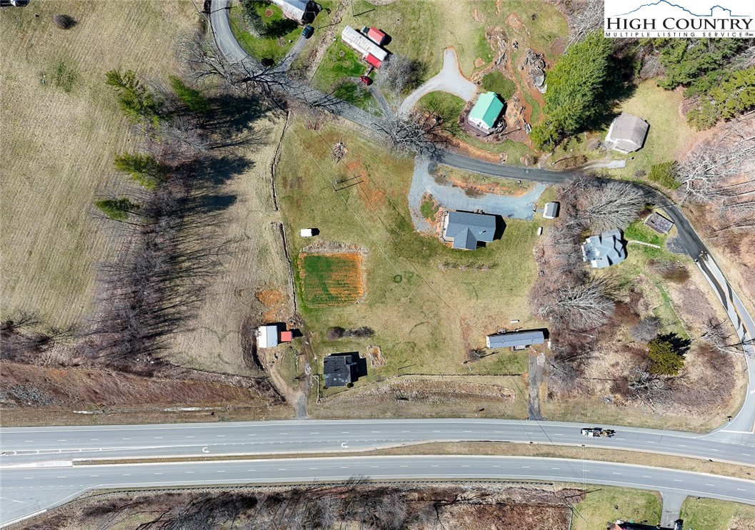 6776 & 6818 US Highway 221 S