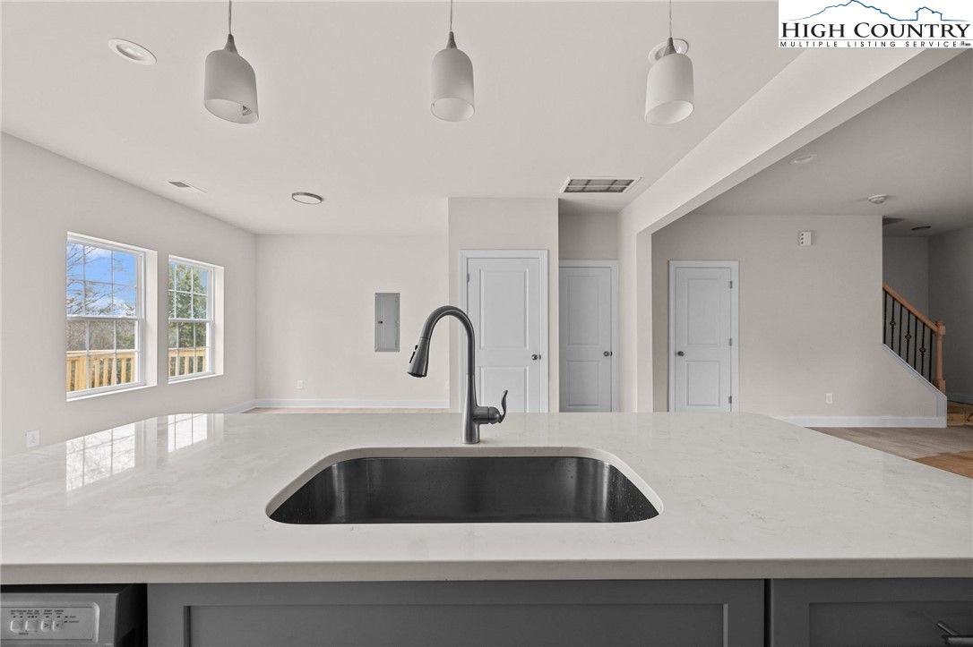 811 Hillcrest Avenue