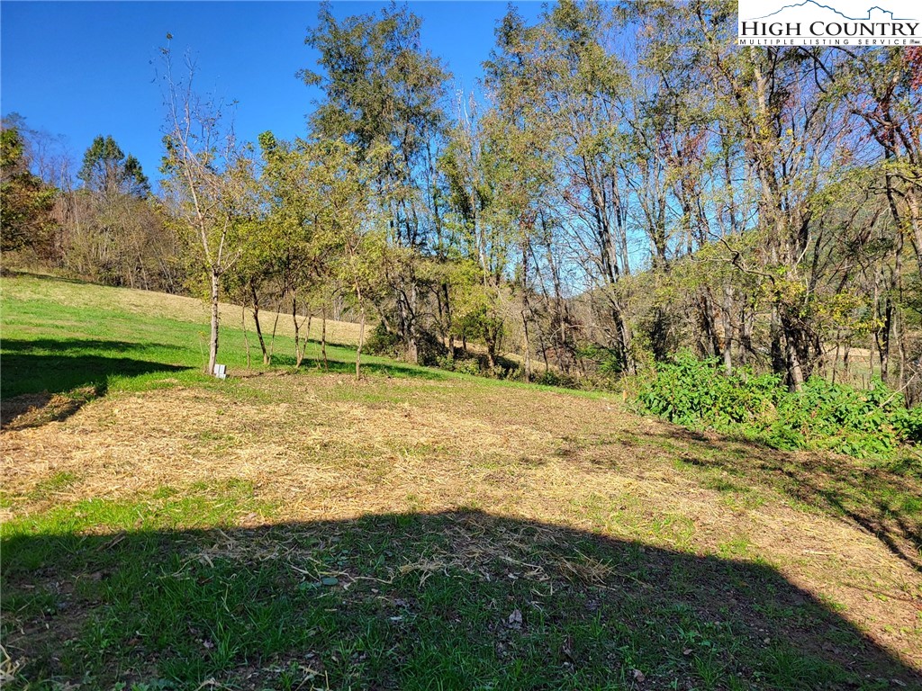 811 Hillcrest Avenue