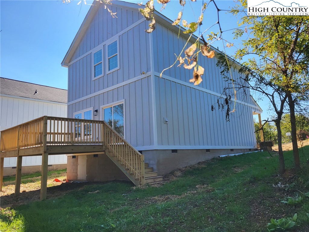 811 Hillcrest Avenue