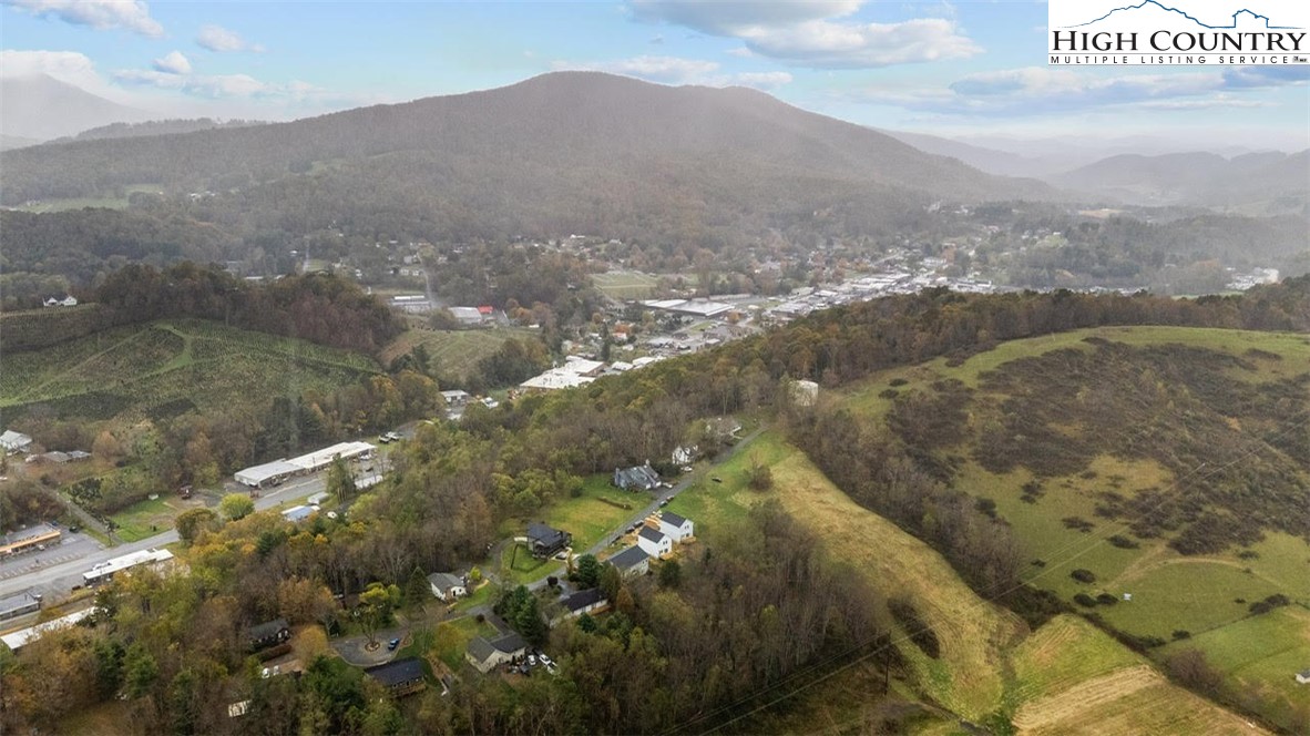 811 Hillcrest Avenue