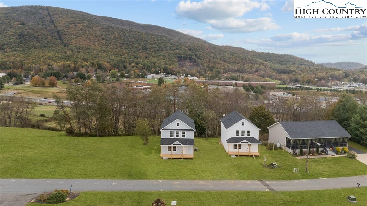 811 Hillcrest Avenue