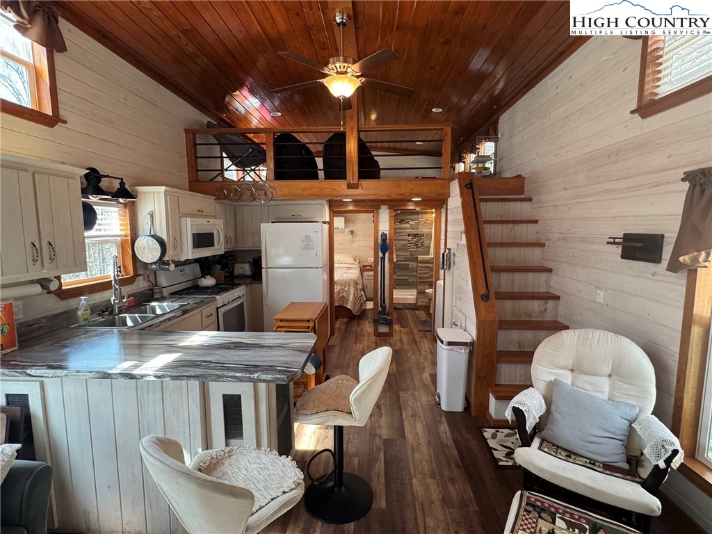 16226 Highlands Parkway