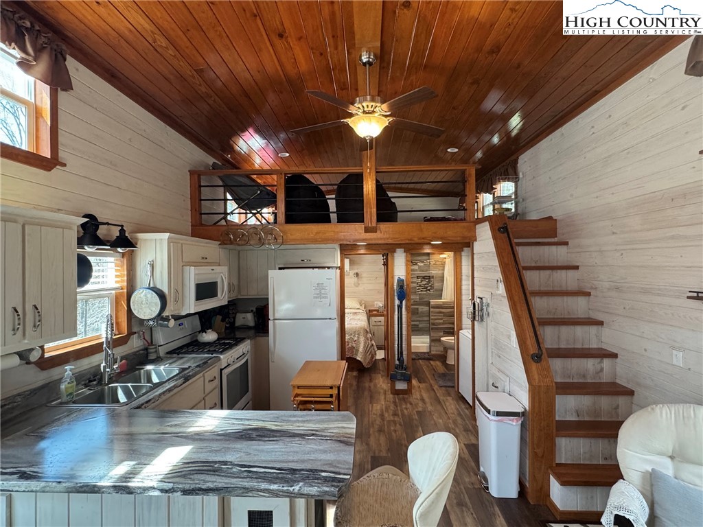 16226 Highlands Parkway