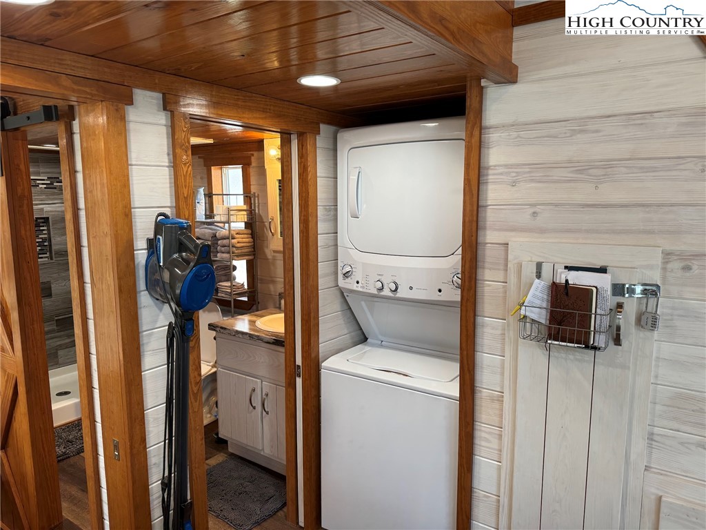 16226 Highlands Parkway